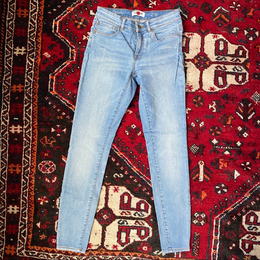 Grana Lighwash Midrise Skinny Jeans
